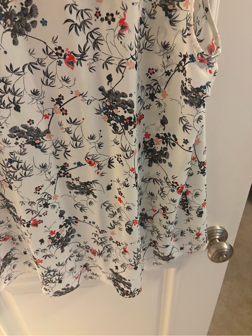Laundry by Shelli Segal White Floral Sleeveless V-Neck Blouse - Picture 16 of 16